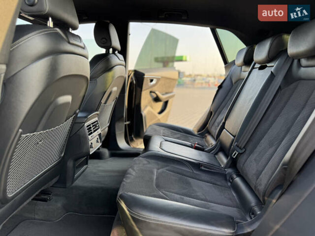 Черный Ауди Q8, объемом двигателя 3 л и пробегом 140 тыс. км за 63000 $, фото 46 на Automoto.ua