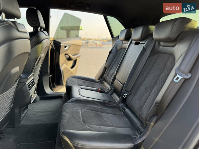 Черный Ауди Q8, объемом двигателя 3 л и пробегом 140 тыс. км за 63000 $, фото 47 на Automoto.ua