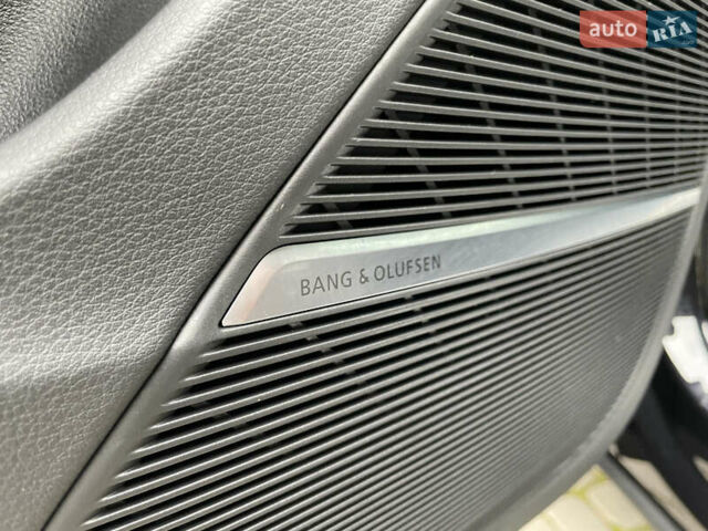 Черный Ауди Q8, объемом двигателя 3 л и пробегом 75 тыс. км за 57000 $, фото 7 на Automoto.ua