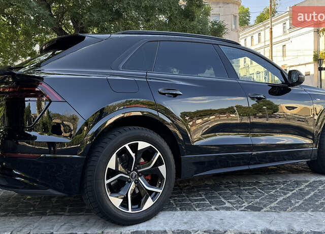 Черный Ауди Q8, объемом двигателя 3 л и пробегом 83 тыс. км за 55900 $, фото 4 на Automoto.ua