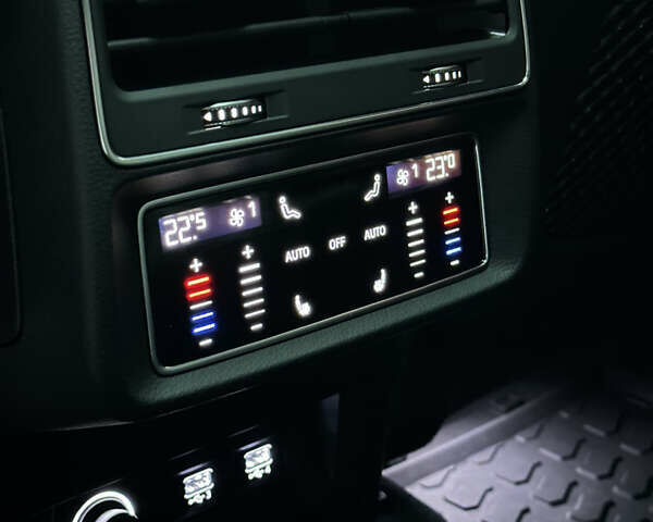 Чорний Ауді Q8, об'ємом двигуна 3 л та пробігом 35 тис. км за 65000 $, фото 14 на Automoto.ua