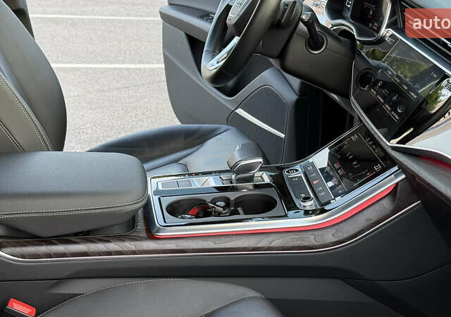 Черный Ауди Q8, объемом двигателя 3 л и пробегом 32 тыс. км за 66400 $, фото 17 на Automoto.ua