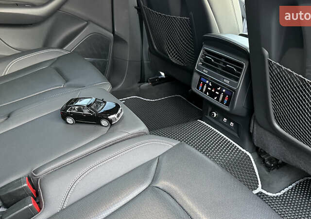 Черный Ауди Q8, объемом двигателя 3 л и пробегом 32 тыс. км за 66400 $, фото 3 на Automoto.ua