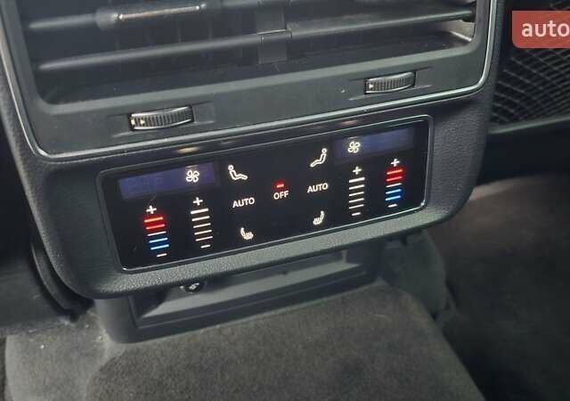 Черный Ауди Q8, объемом двигателя 2.97 л и пробегом 141 тыс. км за 67900 $, фото 18 на Automoto.ua