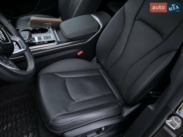 Черный Ауди Q8, объемом двигателя 3 л и пробегом 35 тыс. км за 58499 $, фото 28 на Automoto.ua