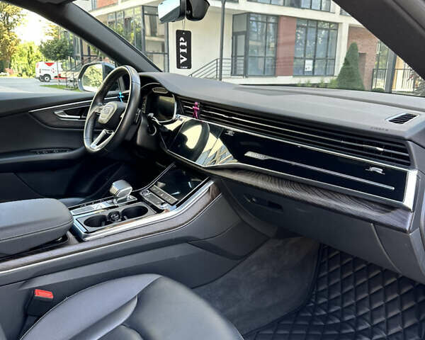 Черный Ауди Q8, объемом двигателя 3 л и пробегом 98 тыс. км за 57000 $, фото 20 на Automoto.ua