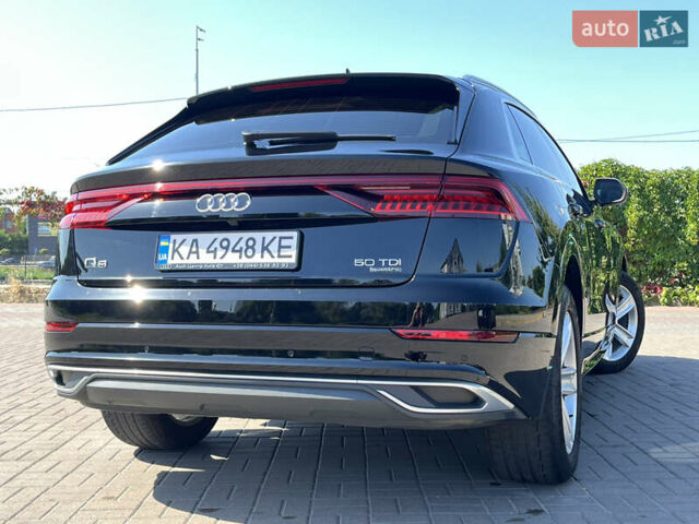 Черный Ауди Q8, объемом двигателя 3 л и пробегом 72 тыс. км за 69000 $, фото 1 на Automoto.ua