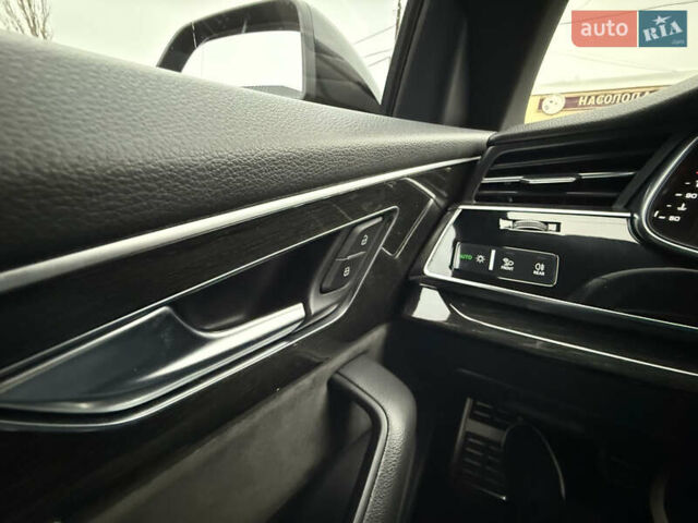Черный Ауди Q8, объемом двигателя 3 л и пробегом 132 тыс. км за 56500 $, фото 60 на Automoto.ua
