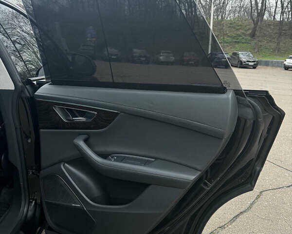 Черный Ауди Q8, объемом двигателя 3 л и пробегом 78 тыс. км за 73333 $, фото 22 на Automoto.ua