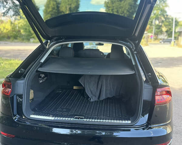 Чорний Ауді Q8, об'ємом двигуна 3 л та пробігом 42 тис. км за 63500 $, фото 5 на Automoto.ua
