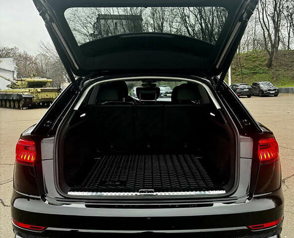 Черный Ауди Q8, объемом двигателя 3 л и пробегом 78 тыс. км за 73333 $, фото 14 на Automoto.ua