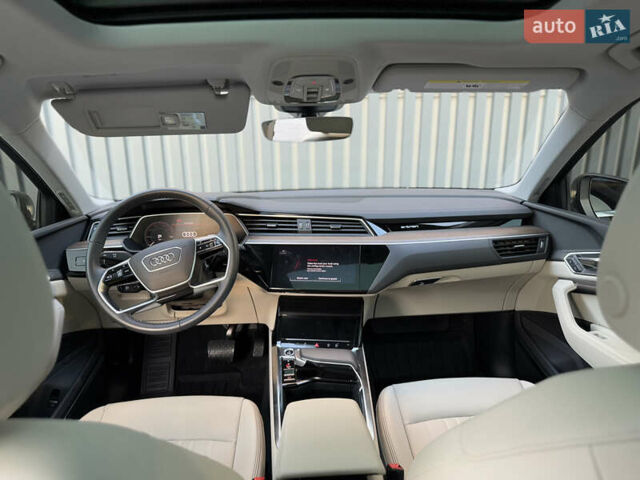 Чорний Ауді Q8, об'ємом двигуна 0 л та пробігом 29 тис. км за 52500 $, фото 17 на Automoto.ua