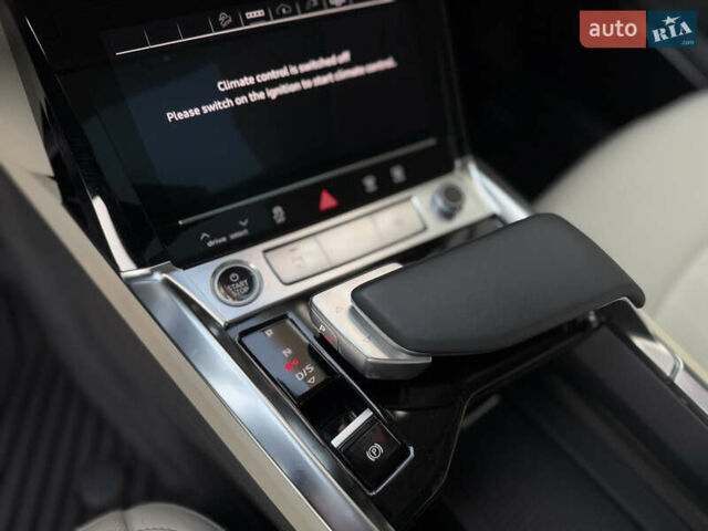 Чорний Ауді Q8, об'ємом двигуна 0 л та пробігом 29 тис. км за 52500 $, фото 21 на Automoto.ua