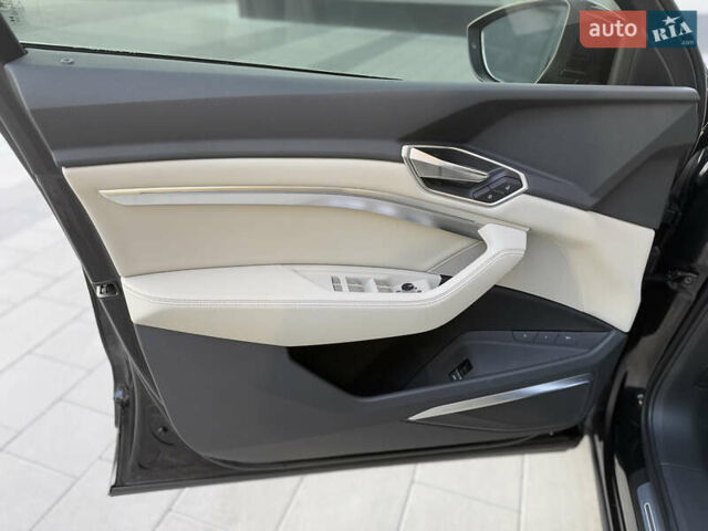 Чорний Ауді Q8, об'ємом двигуна 0 л та пробігом 29 тис. км за 52500 $, фото 24 на Automoto.ua