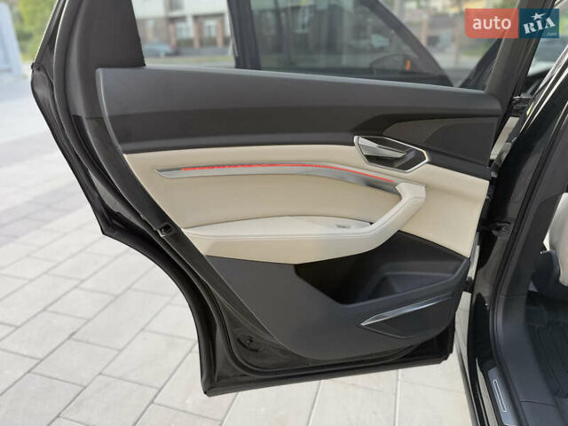 Чорний Ауді Q8, об'ємом двигуна 0 л та пробігом 29 тис. км за 52500 $, фото 31 на Automoto.ua