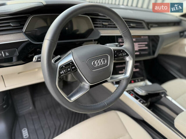 Чорний Ауді Q8, об'ємом двигуна 0 л та пробігом 29 тис. км за 52500 $, фото 15 на Automoto.ua