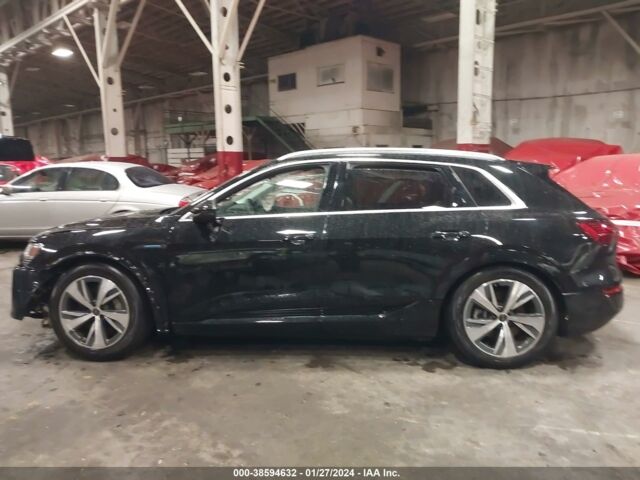 Черный Ауди Q8, объемом двигателя 0 л и пробегом 7 тыс. км за 40000 $, фото 7 на Automoto.ua