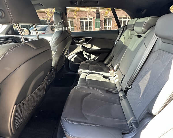 Чорний Ауді Q8, об'ємом двигуна 2.97 л та пробігом 10 тис. км за 93500 $, фото 13 на Automoto.ua