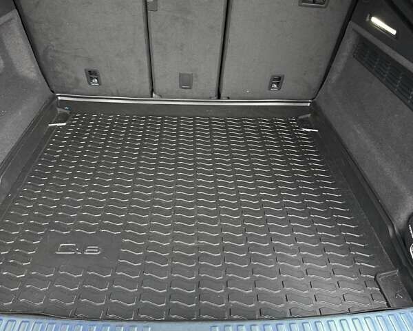 Черный Ауди Q8, объемом двигателя 2.97 л и пробегом 999 тыс. км за 97500 $, фото 19 на Automoto.ua