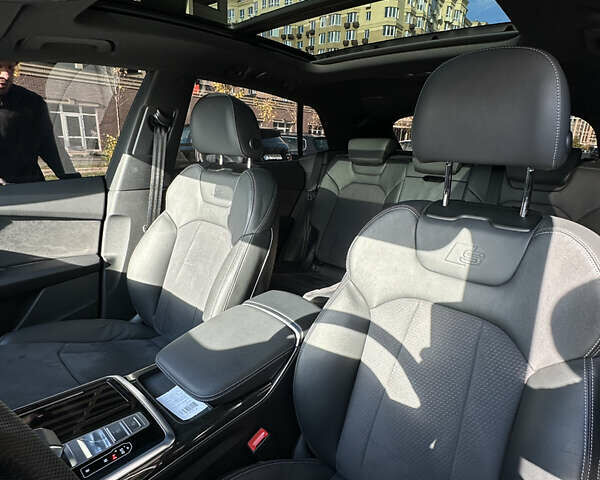 Чорний Ауді Q8, об'ємом двигуна 2.97 л та пробігом 10 тис. км за 93500 $, фото 14 на Automoto.ua