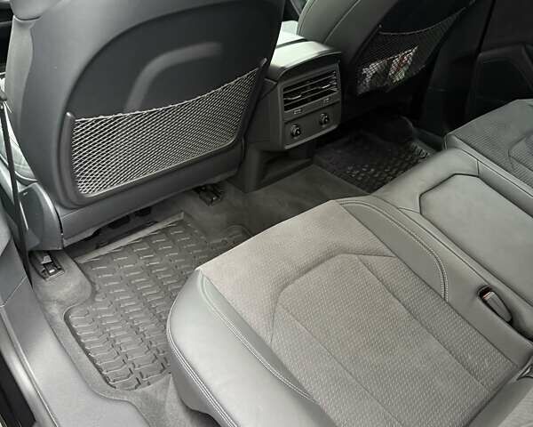 Черный Ауди Q8, объемом двигателя 2.97 л и пробегом 999 тыс. км за 97500 $, фото 20 на Automoto.ua