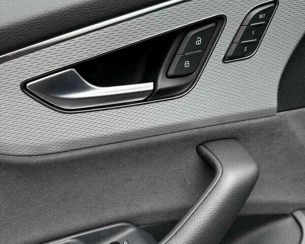 Черный Ауди Q8, объемом двигателя 2.97 л и пробегом 999 тыс. км за 97500 $, фото 15 на Automoto.ua