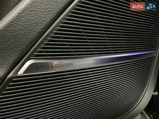Черный Ауди Q8, объемом двигателя 2.97 л и пробегом 1 тыс. км за 112700 $, фото 27 на Automoto.ua