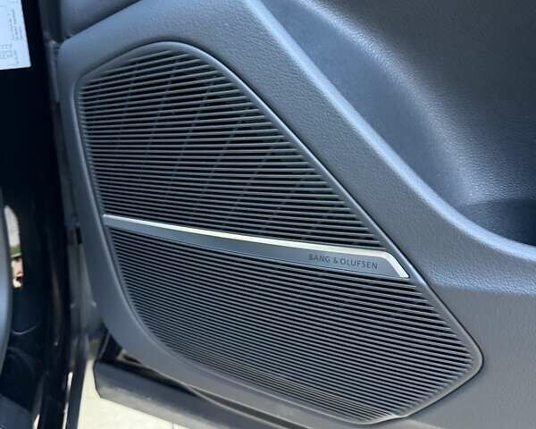 Черный Ауди Q8, объемом двигателя 3 л и пробегом 19 тыс. км за 92700 $, фото 9 на Automoto.ua