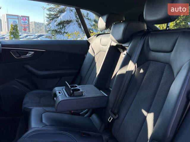 Красный Ауди Q8, объемом двигателя 2.97 л и пробегом 61 тыс. км за 60999 $, фото 25 на Automoto.ua