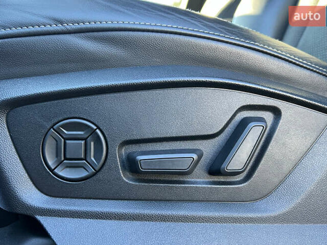 Красный Ауди Q8, объемом двигателя 2.97 л и пробегом 61 тыс. км за 60999 $, фото 19 на Automoto.ua