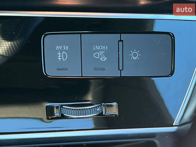 Красный Ауди Q8, объемом двигателя 2.97 л и пробегом 61 тыс. км за 60999 $, фото 21 на Automoto.ua