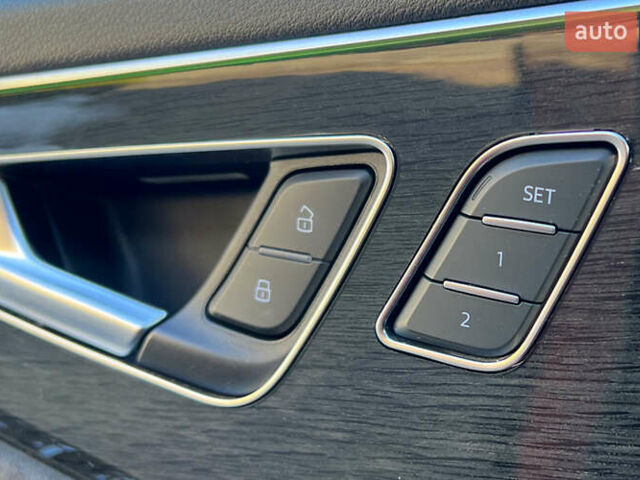 Красный Ауди Q8, объемом двигателя 2.97 л и пробегом 61 тыс. км за 60999 $, фото 20 на Automoto.ua