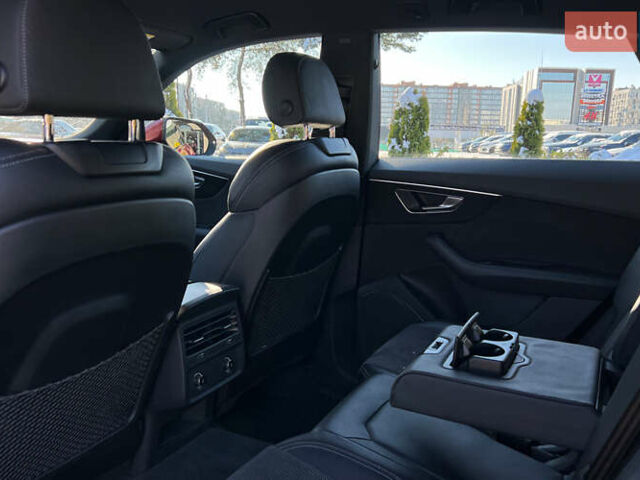 Красный Ауди Q8, объемом двигателя 2.97 л и пробегом 61 тыс. км за 60999 $, фото 24 на Automoto.ua