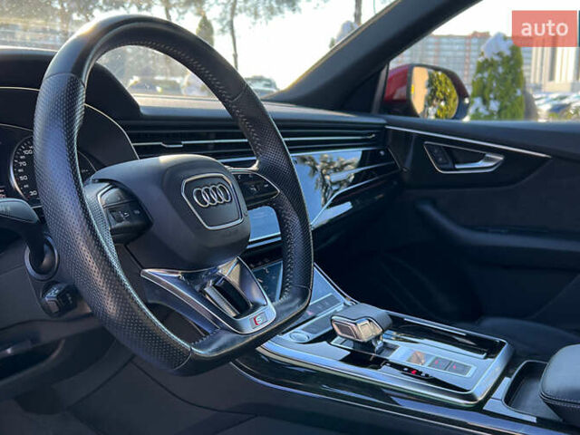 Красный Ауди Q8, объемом двигателя 2.97 л и пробегом 61 тыс. км за 60999 $, фото 10 на Automoto.ua