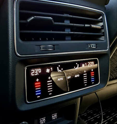 Серый Ауди Q8, объемом двигателя 2.97 л и пробегом 145 тыс. км за 55700 $, фото 11 на Automoto.ua