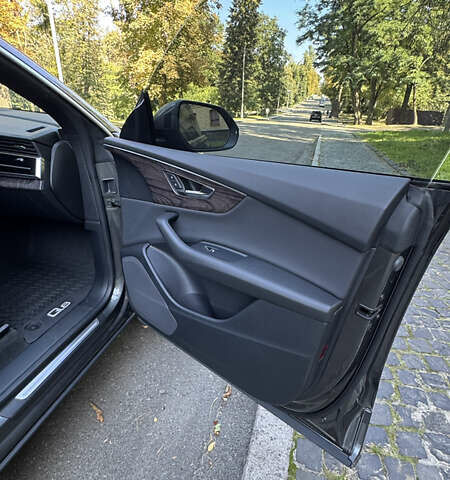 Серый Ауди Q8, объемом двигателя 3 л и пробегом 77 тыс. км за 48900 $, фото 21 на Automoto.ua