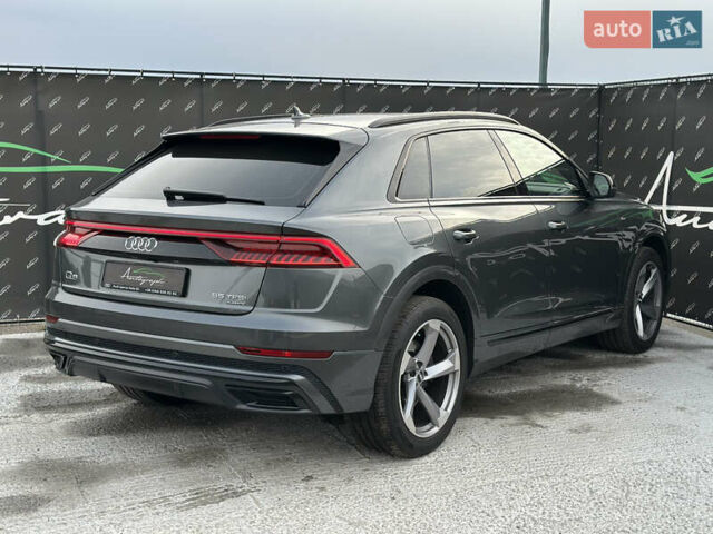 Серый Ауди Q8, объемом двигателя 3 л и пробегом 179 тыс. км за 51000 $, фото 1 на Automoto.ua