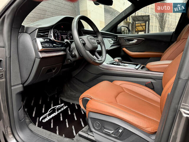 Серый Ауди Q8, объемом двигателя 3 л и пробегом 97 тыс. км за 51900 $, фото 23 на Automoto.ua