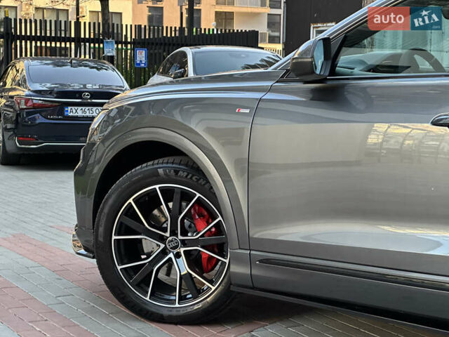Серый Ауди Q8, объемом двигателя 3 л и пробегом 155 тыс. км за 63000 $, фото 12 на Automoto.ua