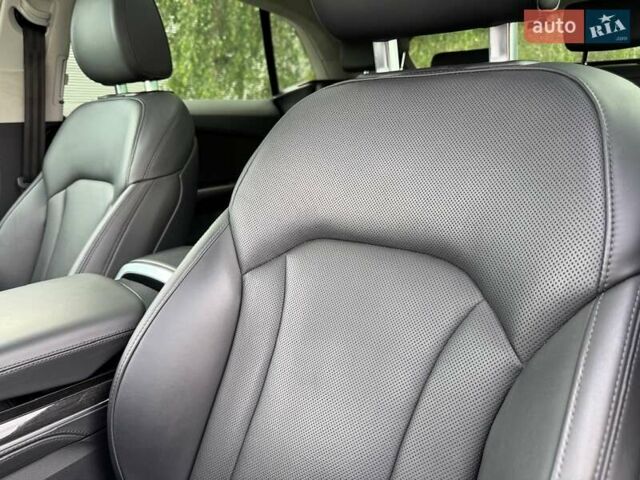 Сірий Ауді Q8, об'ємом двигуна 3 л та пробігом 112 тис. км за 65000 $, фото 45 на Automoto.ua
