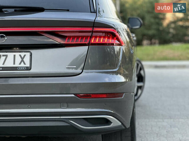 Ауди Q8 2018 в Львове на Automoto.ua Серый Ауди Q8, объемом двигателя 3 л и пробегом 107 тыс. км за 57000 $, фото 11 на Automoto.ua
