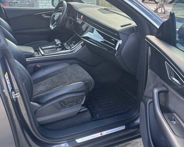 Серый Ауди Q8, объемом двигателя 2.97 л и пробегом 218 тыс. км за 51000 $, фото 4 на Automoto.ua