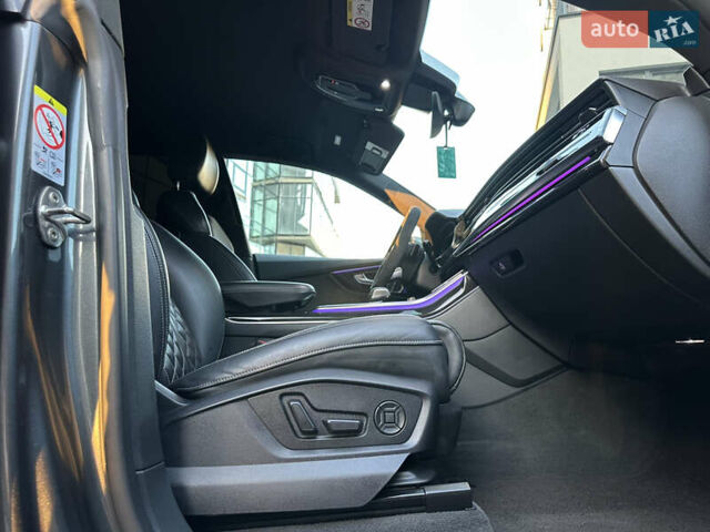 Серый Ауди Q8, объемом двигателя 3 л и пробегом 155 тыс. км за 63000 $, фото 44 на Automoto.ua