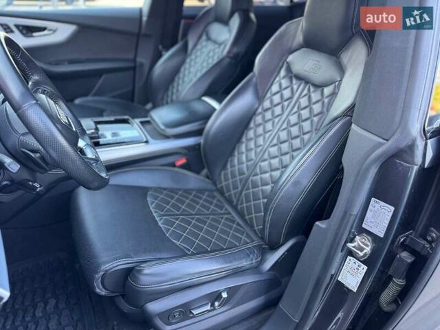 Серый Ауди Q8, объемом двигателя 2.97 л и пробегом 255 тыс. км за 46990 $, фото 16 на Automoto.ua