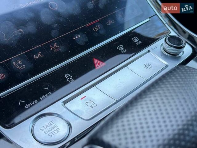 Серый Ауди Q8, объемом двигателя 2.97 л и пробегом 255 тыс. км за 46990 $, фото 26 на Automoto.ua