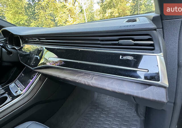 Серый Ауди Q8, объемом двигателя 3 л и пробегом 77 тыс. км за 48900 $, фото 23 на Automoto.ua