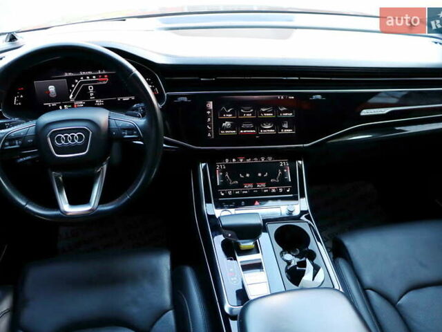 Серый Ауди Q8, объемом двигателя 3 л и пробегом 144 тыс. км за 54900 $, фото 41 на Automoto.ua