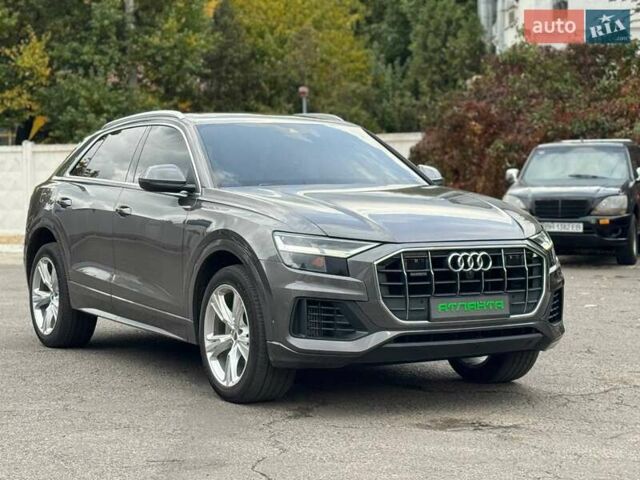 Серый Ауди Q8, объемом двигателя 3 л и пробегом 190 тыс. км за 39900 $, фото 1 на Automoto.ua