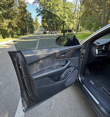 Серый Ауди Q8, объемом двигателя 3 л и пробегом 77 тыс. км за 48900 $, фото 31 на Automoto.ua