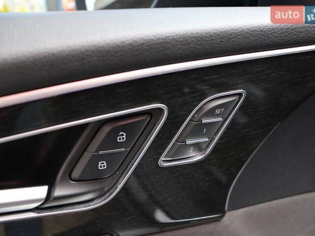 Серый Ауди Q8, объемом двигателя 3 л и пробегом 144 тыс. км за 54900 $, фото 13 на Automoto.ua